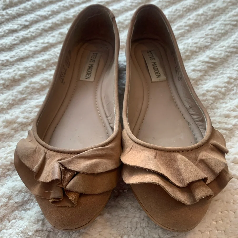 Steve Madden | Cannon Round Toe Ruffle Flats | Camel | Women’s | 5.5